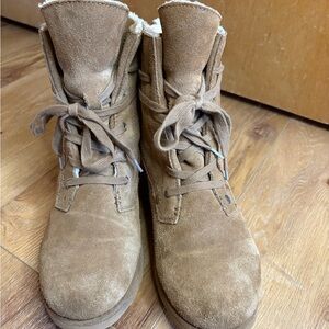 Bearpaw Womens Size 9 Boots